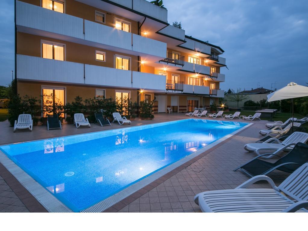 Ferretti Residence Garda Palace Peschiera del Garda Luaran gambar