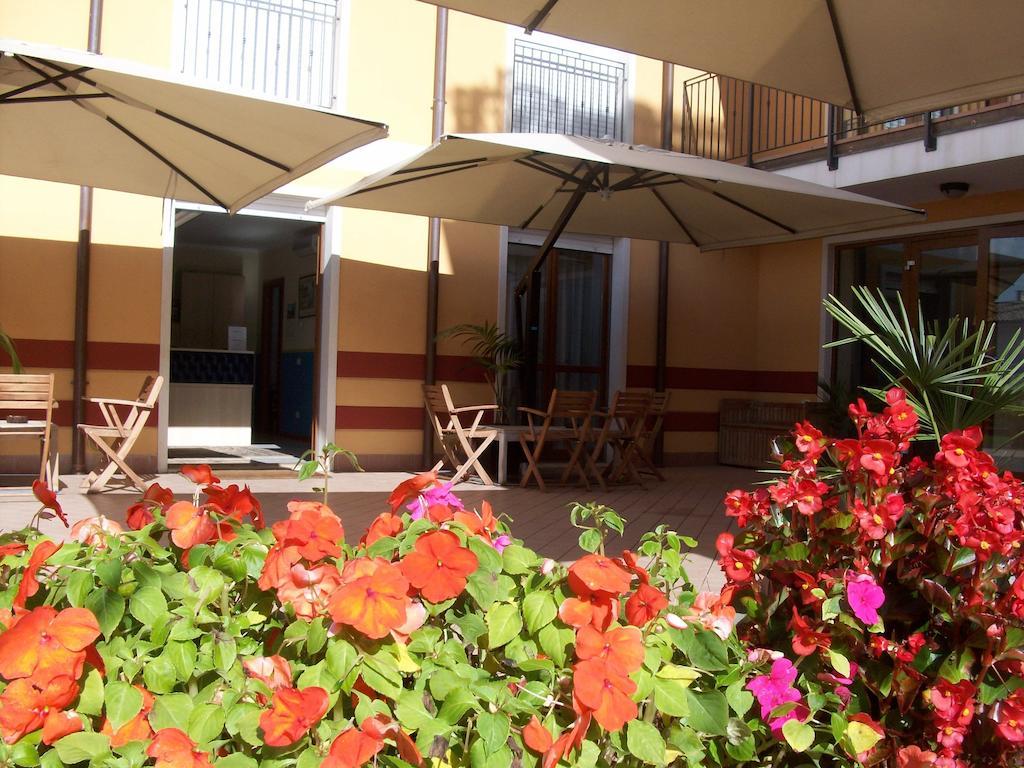 Ferretti Residence Garda Palace Peschiera del Garda Luaran gambar