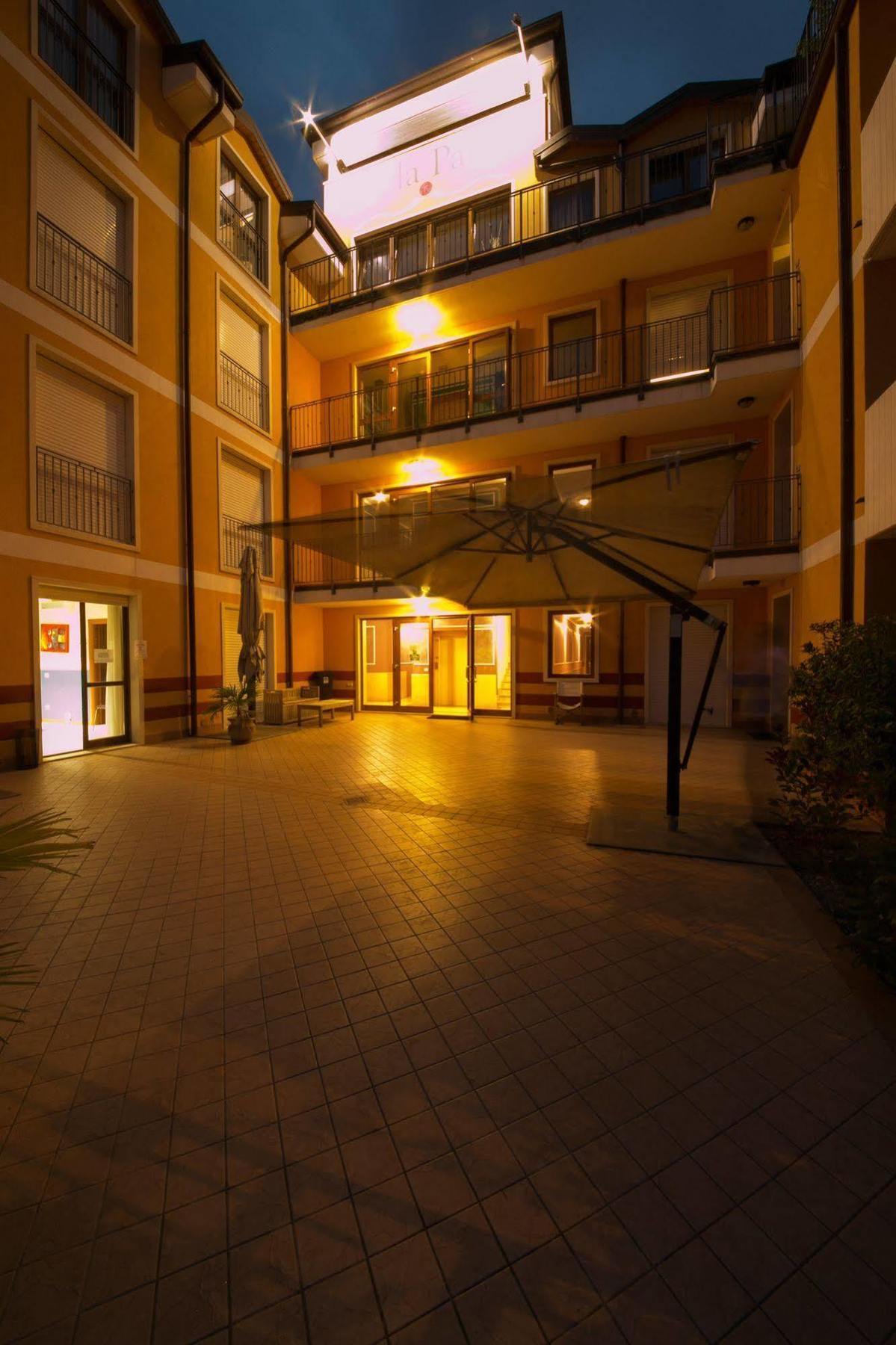 Ferretti Residence Garda Palace Peschiera del Garda Luaran gambar