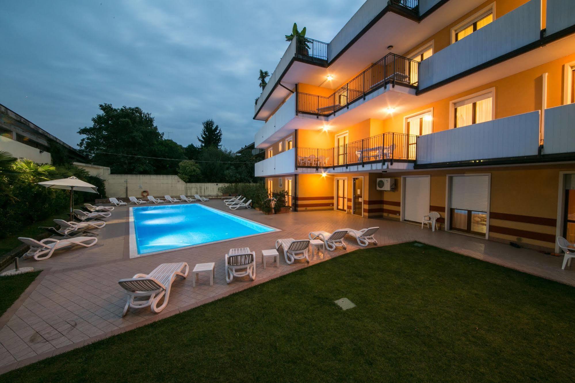 Ferretti Residence Garda Palace Peschiera del Garda Luaran gambar