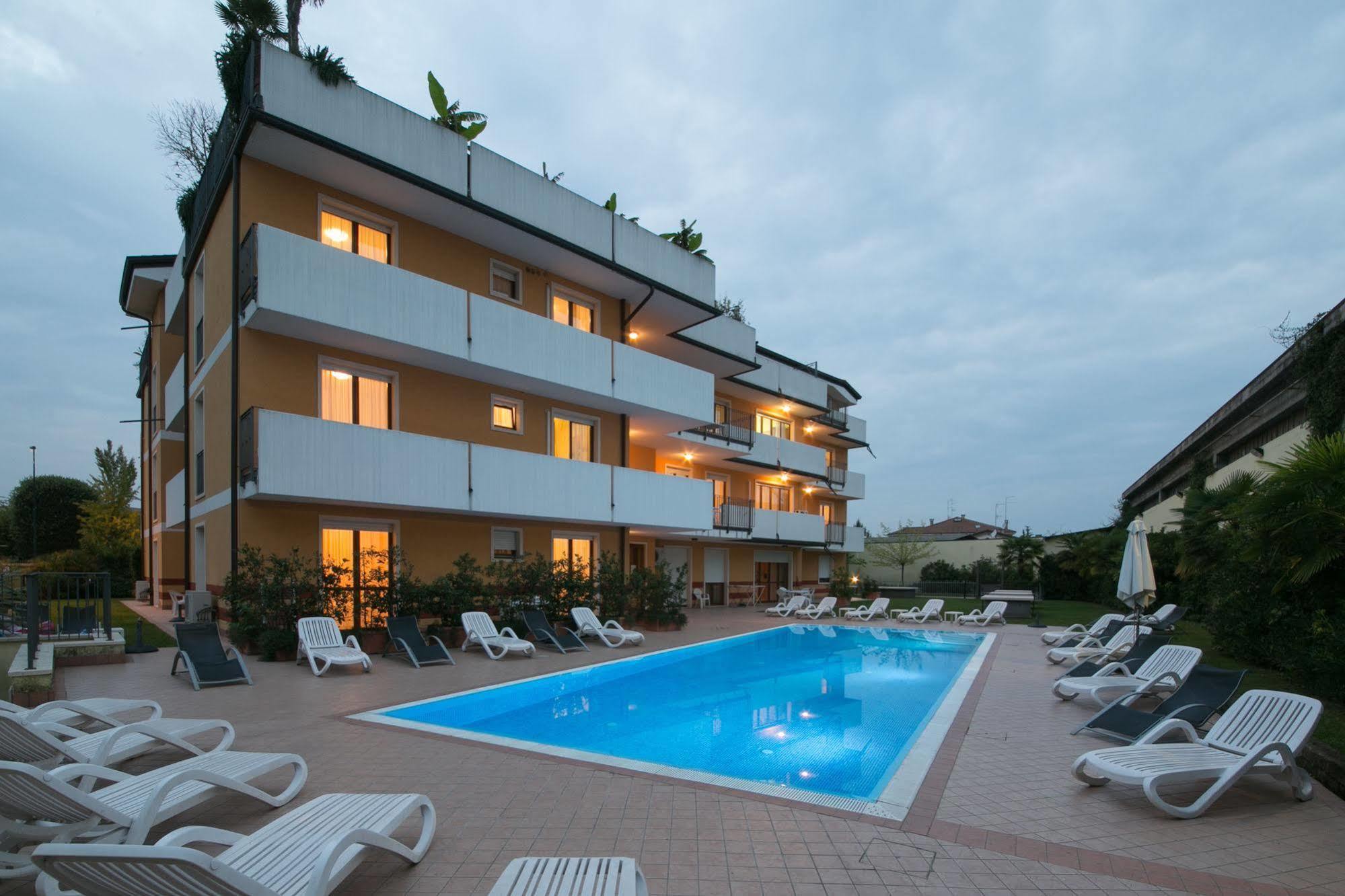 Ferretti Residence Garda Palace Peschiera del Garda Luaran gambar